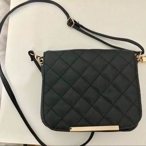 Black and Gold cross body bag ✨